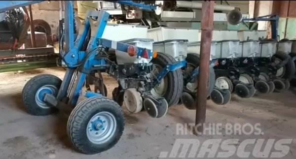  _JINÉ USA) Kinze - 3000 Traktoren