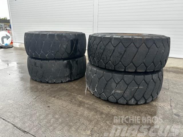 Liebherr solid wheels filled with elastomer Reifen