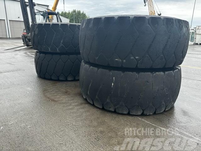 Liebherr solid wheels filled with elastomer Reifen