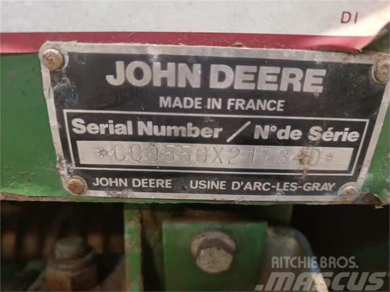 John Deere 550 Rundballepresser med garnbinder Rundballenpressen