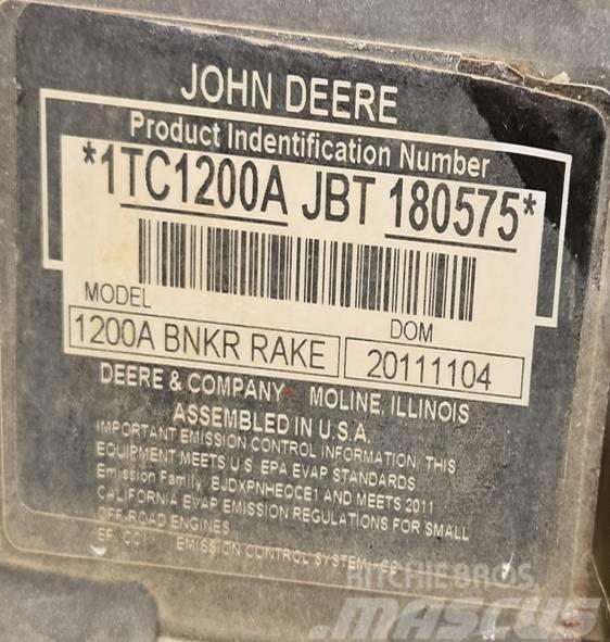 John Deere 1200 A Bunkerharken
