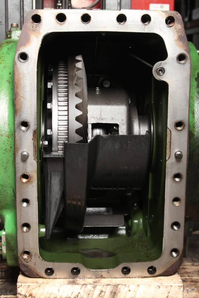John Deere 8400R Rear Transmission Getriebe