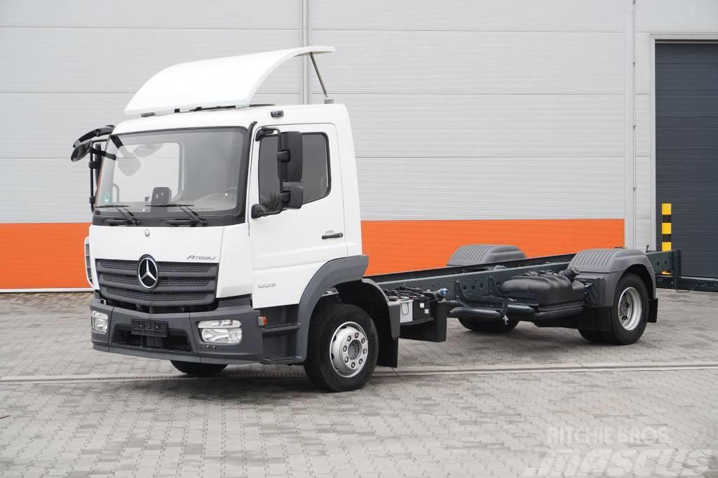 Mercedes-Benz Atego 1223 16.000km !!! Chassis 7m , 3-seat Cab Wechselfahrgestell