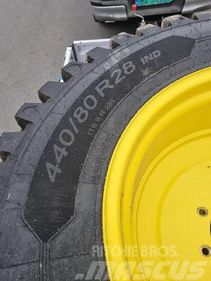 John Deere Hjul par: Michelin Crossgrip 440/80R28 Fakspro Gul Reifen
