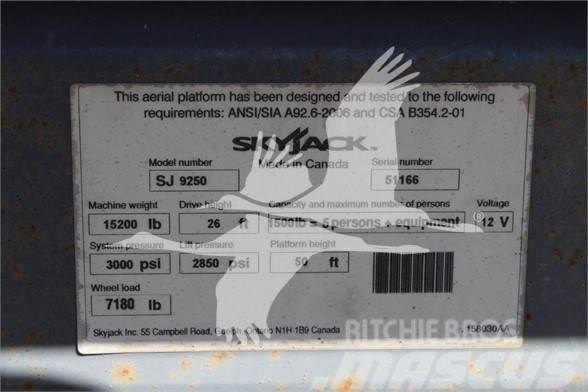 SkyJack SJ9250RT Scheren-Arbeitsbühnen