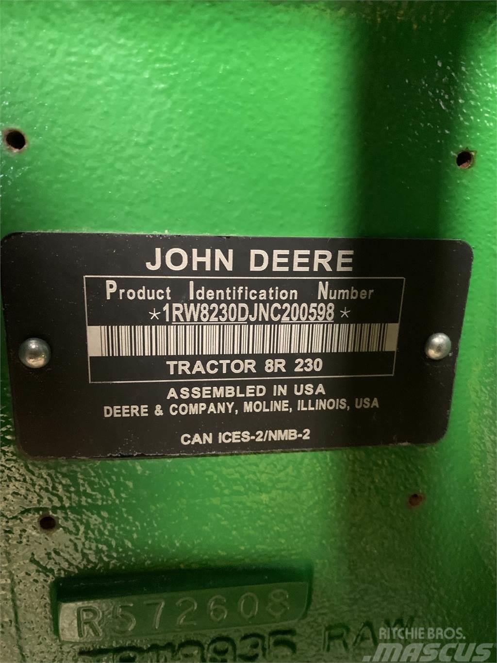 John Deere 8R 230 Traktoren