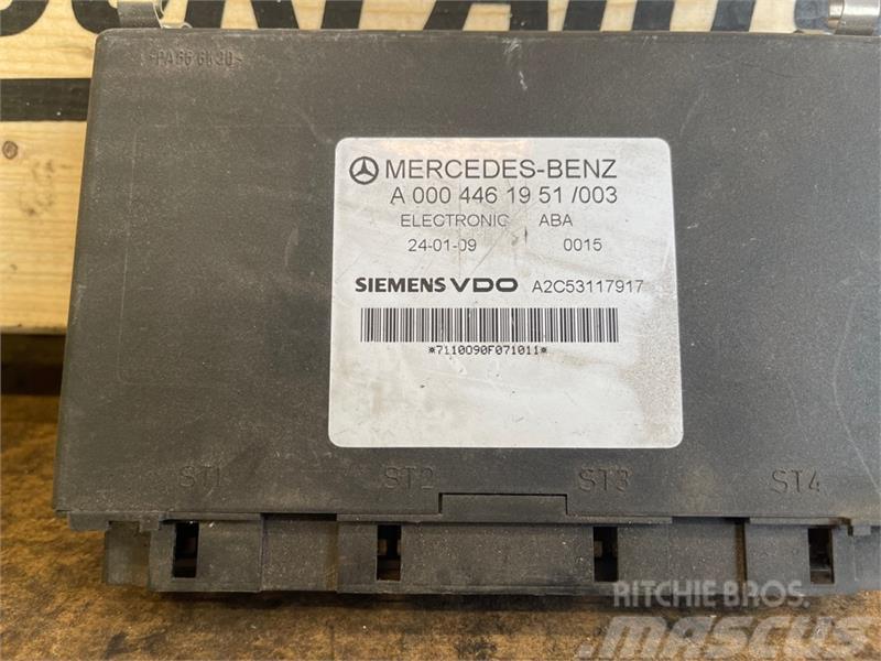 Mercedes-Benz MERCEDES ECU ABA  A0004461951 Elektronik