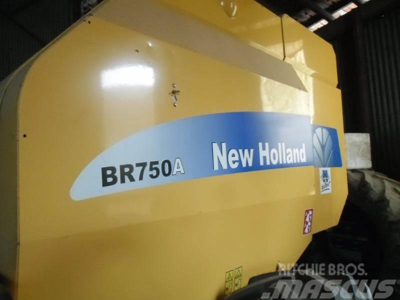 New Holland BR 750A Rundballenpressen