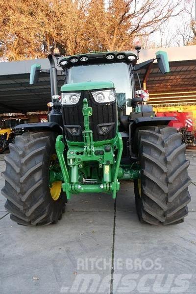 John Deere 6R215 ComandPro Traktoren