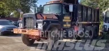 Mack RD690SX Dump Truck Kipper