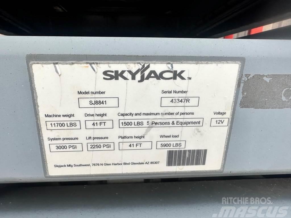 SkyJack SJ 8841 Personenaufzüge