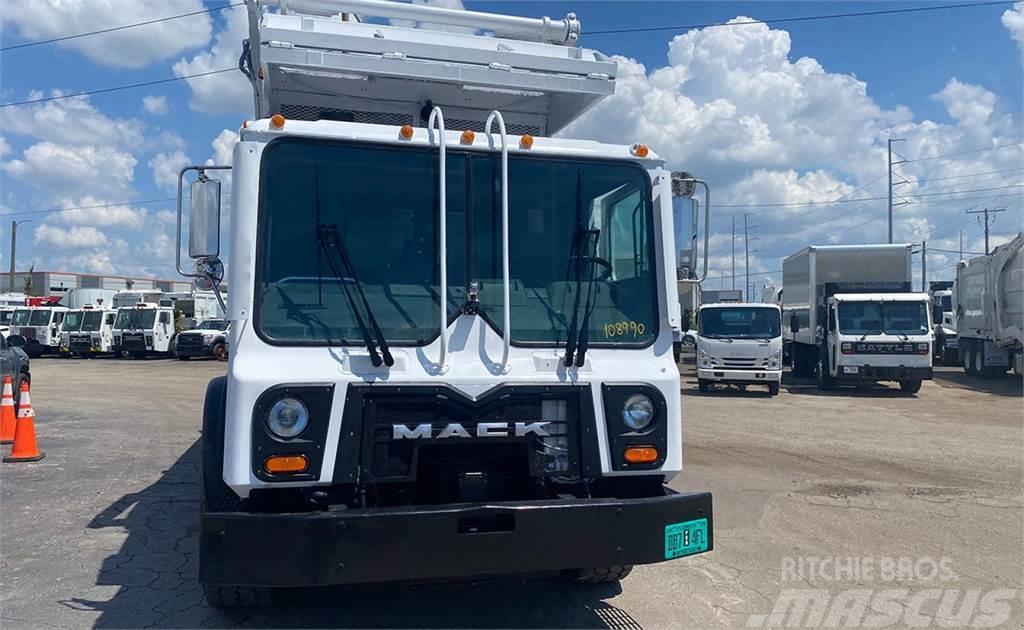 Mack MRU613 Müllwagen