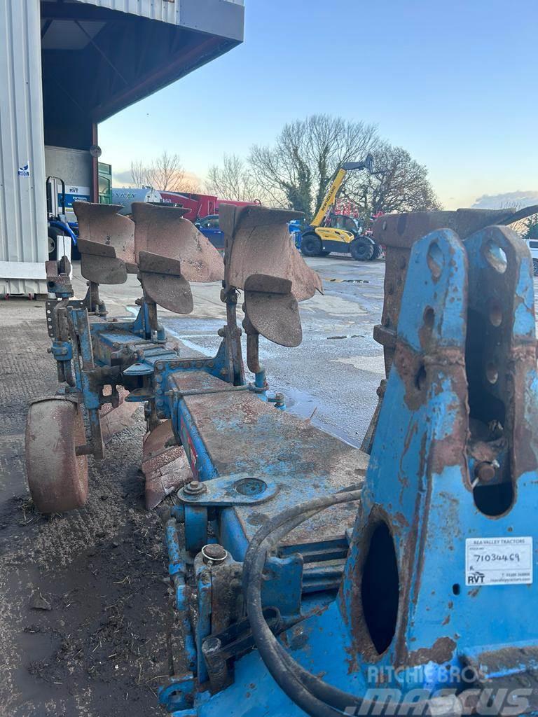Ransomes TSR300S 4 Furrow Konventionelle Pflüge