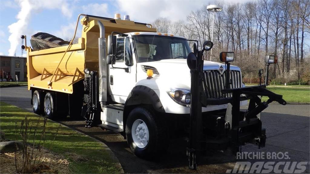 International WorkStar 7600 Dump Truck Schneeschilde und -pflüge