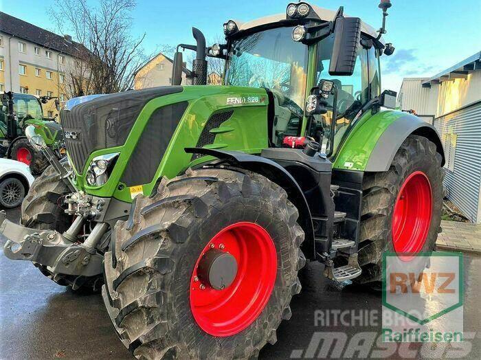 Fendt 828 Vario Traktoren