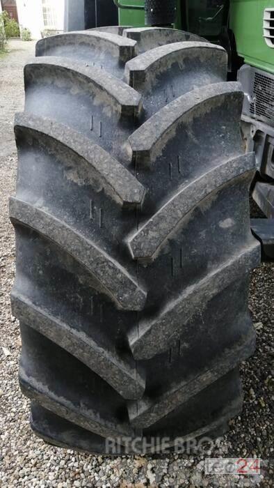 Fendt Cultor 600/65R28 auf 10 Loch Felgen Reifen