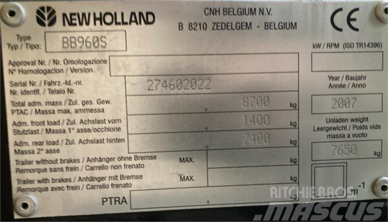 New Holland BB 960A M. Parkland ballevogn Quaderpressen